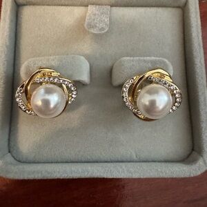 Pearl and diamond earrings